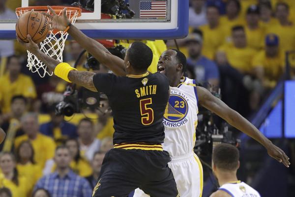 场均35.2分，杜兰特加冕FMVP！勇士一年后再夺总冠军