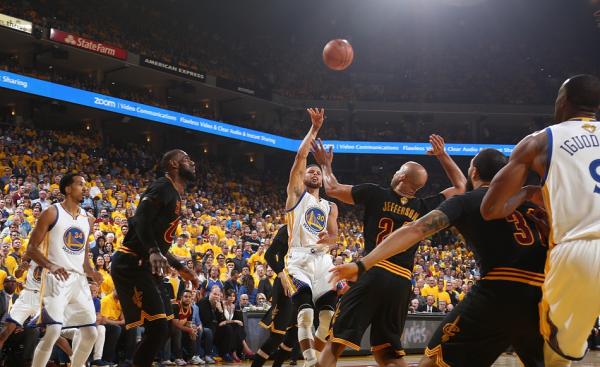 场均35.2分，杜兰特加冕FMVP！勇士一年后再夺总冠军