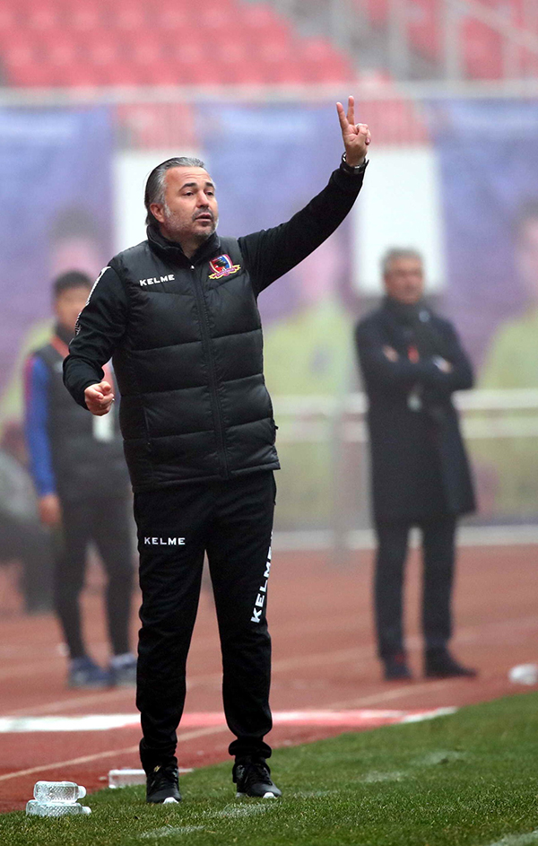 保加利亚教练亚森出任河南建业队新一任主帅