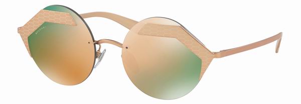 大明星都戴浅色太阳眼镜了，你还在戴“黑超”装神秘么