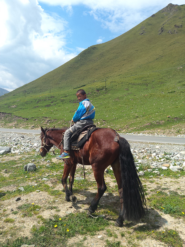 穿越独库公路：一天之内的春夏秋冬