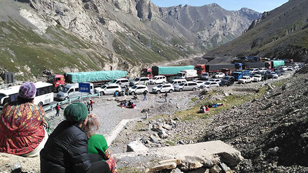 穿越独库公路：一天之内的春夏秋冬