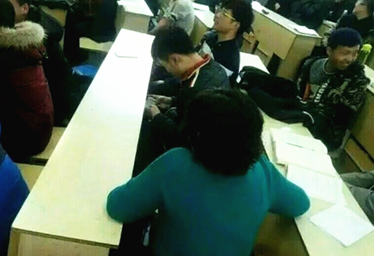 澎湃联播｜新华字典APP每天免费查两字，查完仅需18年