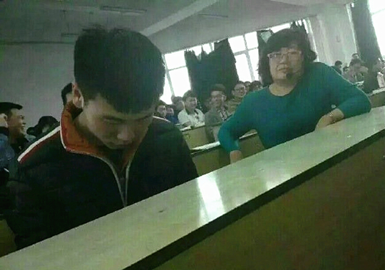 澎湃联播｜新华字典APP每天免费查两字，查完仅需18年