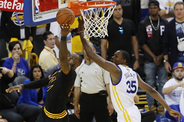 留给詹姆斯的时间不多了，“天选之人”也难敌那衰老的肌肉