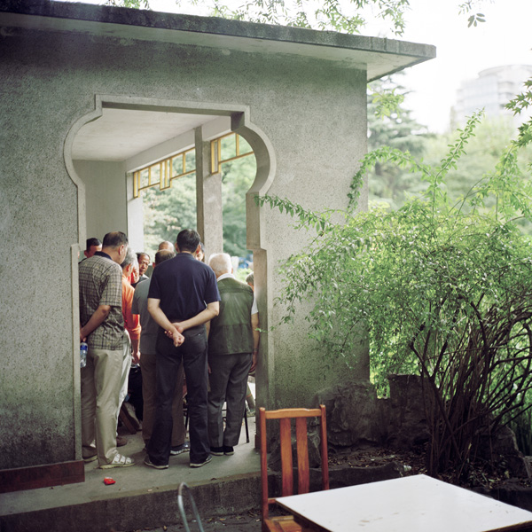 看展览｜逛公园时我只比别人多带了一台相机