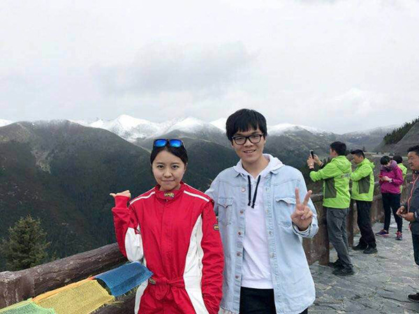 特写丨我和柯洁同走川藏线：一路上看到狗，他总会上去抱抱