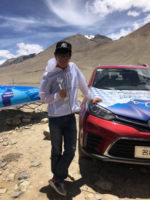 特写丨我和柯洁同走川藏线：一路上看到狗，他总会上去抱抱