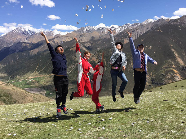 特写丨我和柯洁同走川藏线：一路上看到狗，他总会上去抱抱