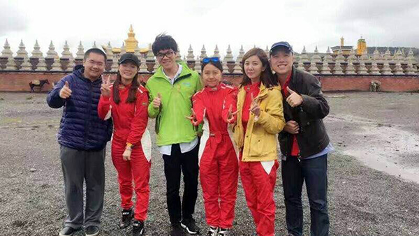 特写丨我和柯洁同走川藏线：一路上看到狗，他总会上去抱抱