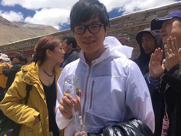 特写丨我和柯洁同走川藏线：一路上看到狗，他总会上去抱抱