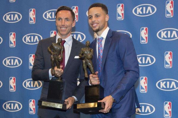 纳什终于有了总冠军戒指，但他说自己“只能教库里洗衣服”