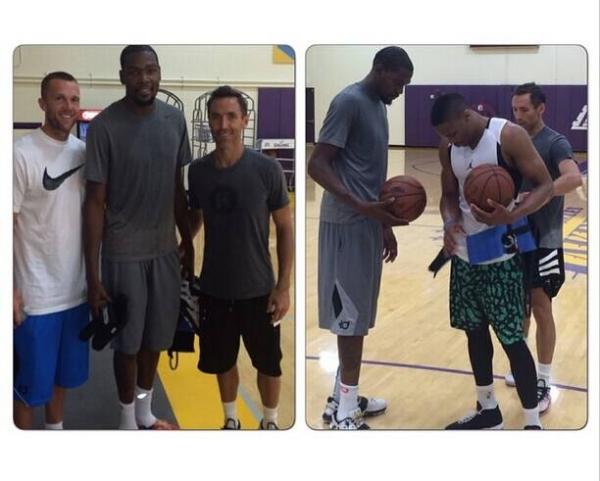 纳什终于有了总冠军戒指，但他说自己“只能教库里洗衣服”