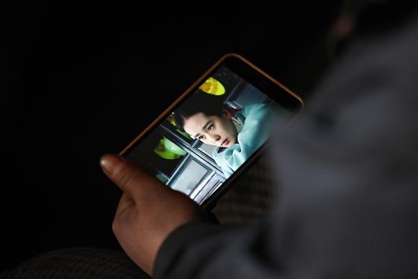 手机上看电视剧正改变资本走向，周星驰两片版权就卖了7亿