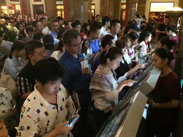 为北京人艺“疯狂”的观众：有人不到3点就起来排队买票