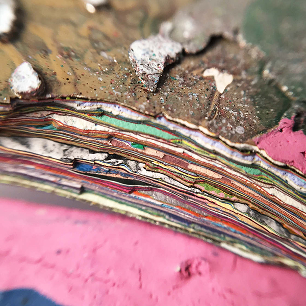 趣看｜剥下一块涂鸦墙面会怎样？你会发现时光的年轮