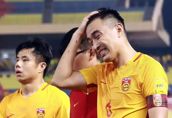 冯潇霆的眼泪看哭多少人，“85黄金一代”后，我们一无所有