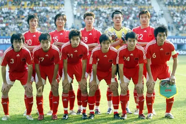 冯潇霆的眼泪看哭多少人，“85黄金一代”后，我们一无所有