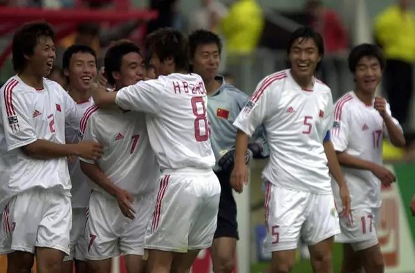 冯潇霆的眼泪看哭多少人，“85黄金一代”后，我们一无所有