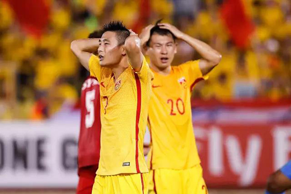 冯潇霆的眼泪看哭多少人，“85黄金一代”后，我们一无所有