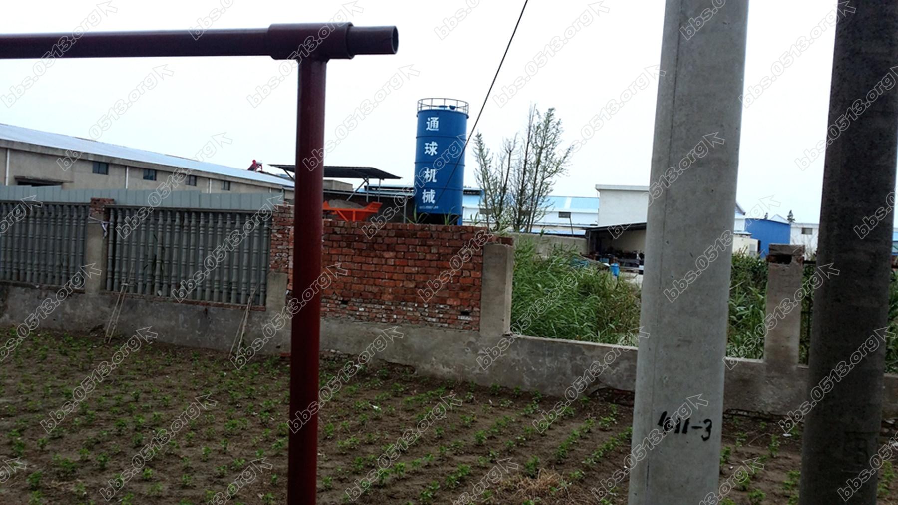 水泥砖厂距离附近居民住宅只有几米