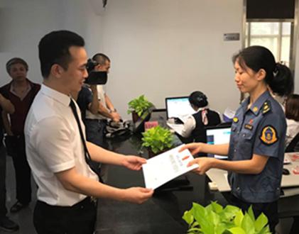 广州今发放第一张网约车牌照，许可证经营期限为5年