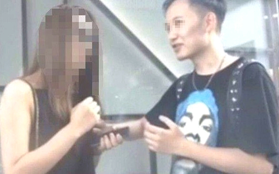 澎湃联播｜借着魔术耍流氓？我也想在他脸上变个五道杠