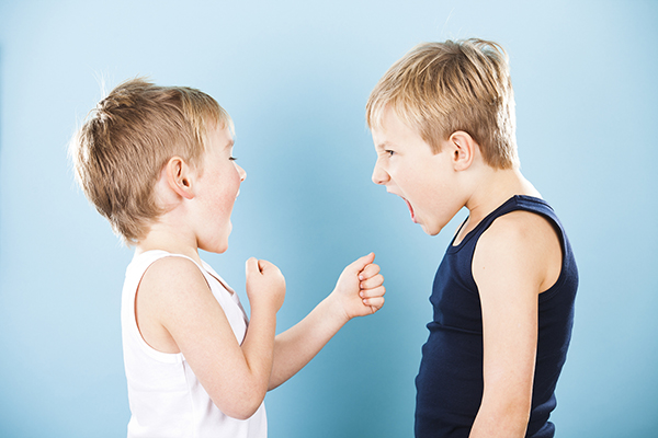 小朋友之间打架，判定谁对谁错很重要吗