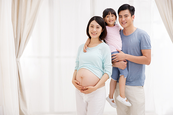 去年二孩需求者就诊增五成，专家：高龄助孕需孕前评估