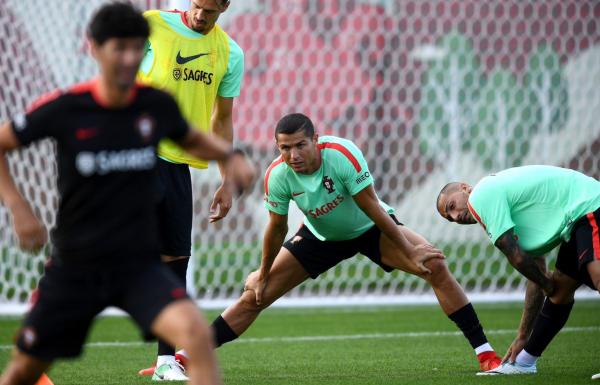 C罗说自己下定了决心离开皇马，但队友却说他就是想加薪