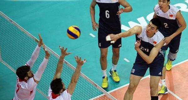 男排复仇战打出久违韧性，外教洛萨诺也搞“会海战术”