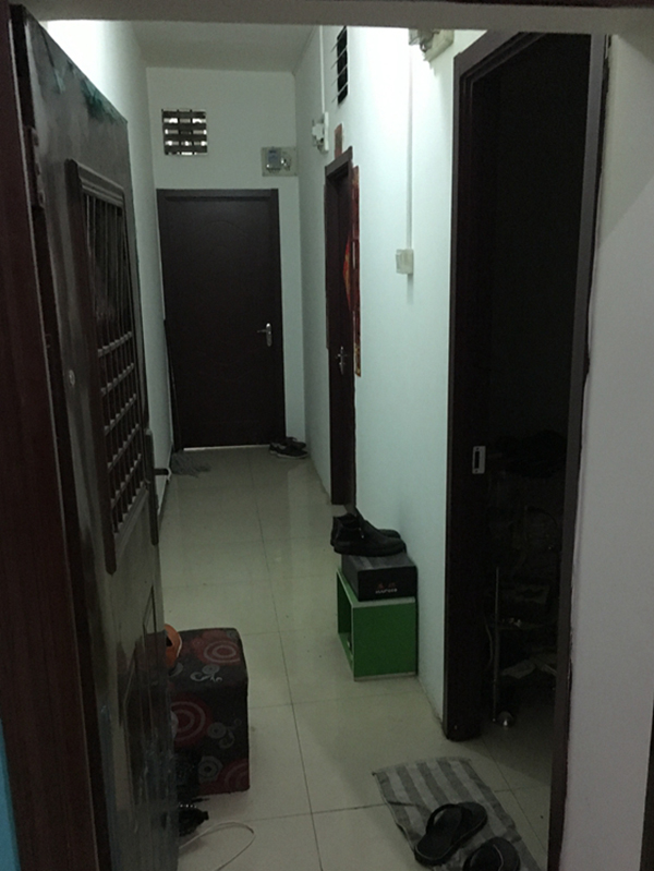 北京某高档小区地下二层防空洞改群租房，至少400人居住