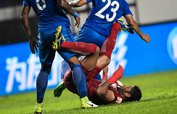 上港富力爆发肢体冲突，中超“标王”奥斯卡只是想表现血性吗