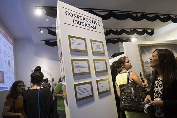 趣看｜特朗普推特图书馆，坐“金马桶”感受美国总统推特外交