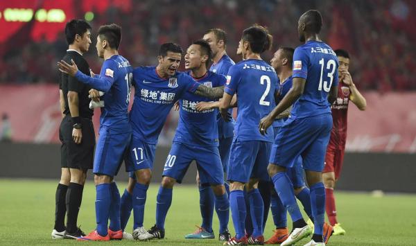 谁是中超联赛最大“敌人”：裁判频现低级误判，足协为何不管