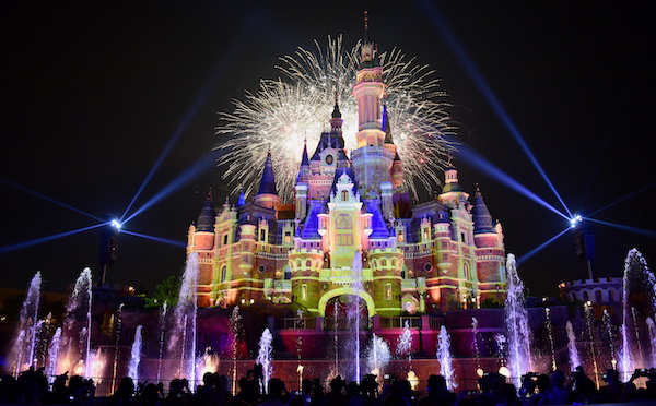 上海迪士尼年吸客千万，未来3年中国将成主题乐园最大市场