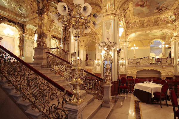 布达佩斯，生活在别处