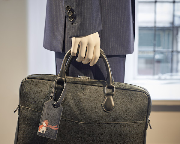 从巴宝莉到登喜路，这个美国人何以影响英伦男装界