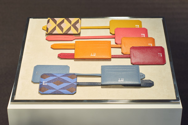 从巴宝莉到登喜路，这个美国人何以影响英伦男装界