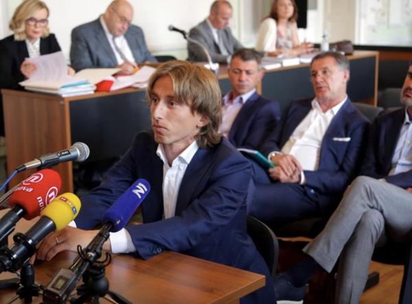 当皇马球迷心好累：我们的球员不是要去监狱，就是要被卖掉