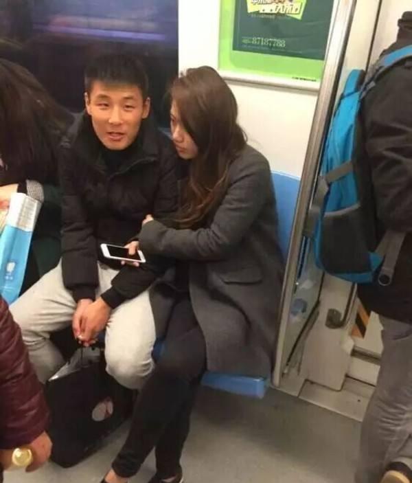 中超朋友圈丨挤地铁的不光是“键盘侠”，还有武球王
