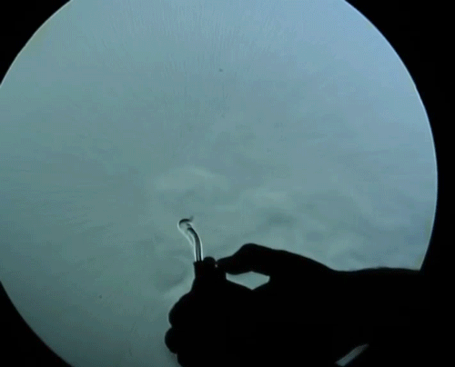 趣看｜纹影摄影，肉眼下看不见的气流慢动作