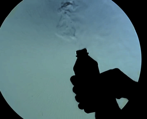 趣看｜纹影摄影，肉眼下看不见的气流慢动作