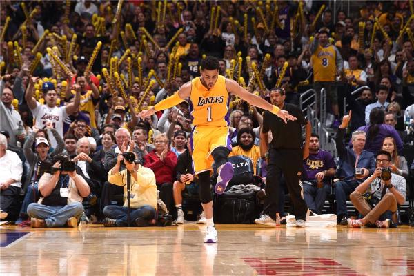 湖人重建从甩卖年轻人开始，他们目标是：先追乔治，再追詹皇