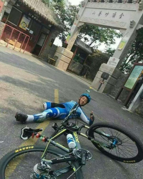 励志！他独腿独臂，却19天骑行2200公里征服川藏线