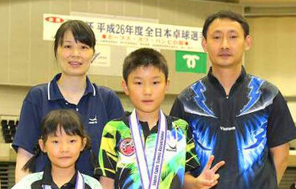 日本“乒乓神童”张本智和回成都老家参赛，这一次他有点紧张