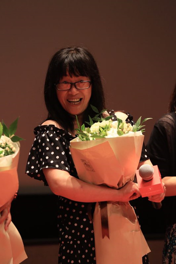 《摇摇晃晃的人间》：作为IP的余秀华