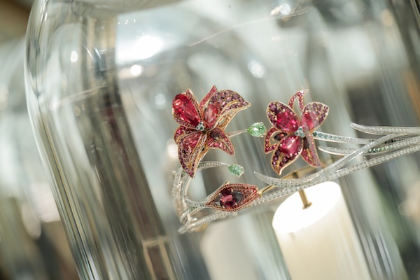 有一种珠宝的光彩，叫做生如夏花之绚烂