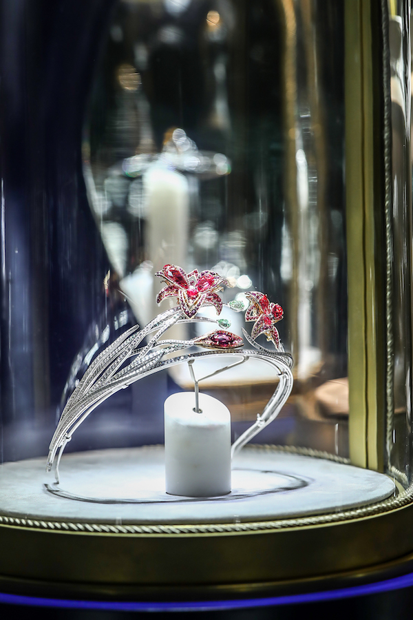 有一种珠宝的光彩，叫做生如夏花之绚烂