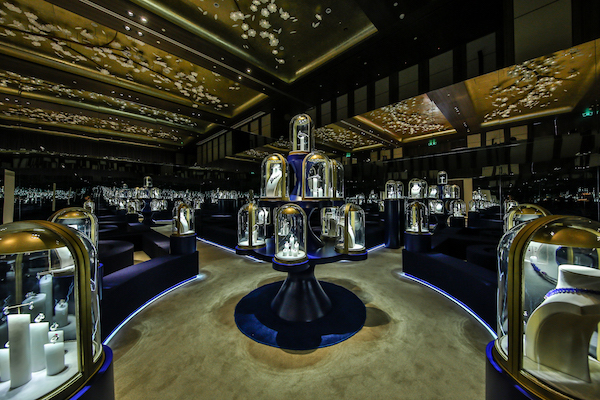 有一种珠宝的光彩，叫做生如夏花之绚烂